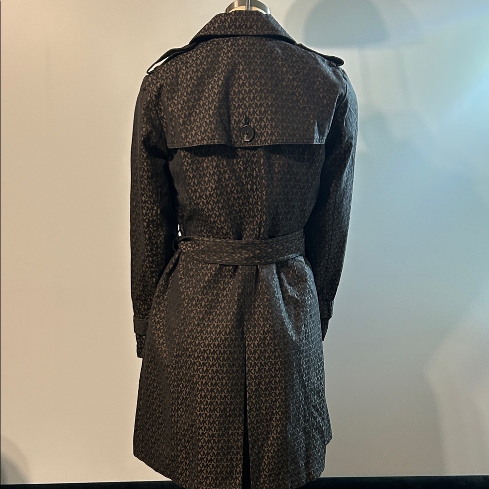Michael Kors Monogrammed ladies trench coat - Picture 9 of 10